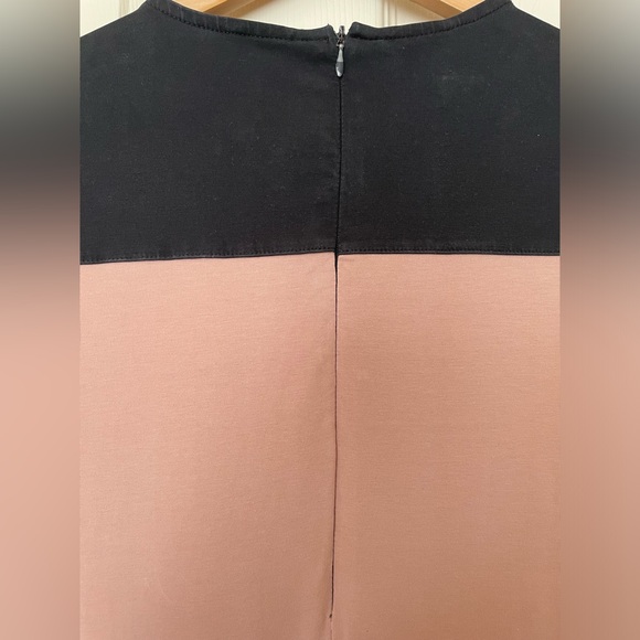 Black and Pink Abaya - Picture 4 of 9